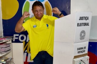 Walber Virgolino durante campanha em Cabedelo após crescimento eleitoral nas eleições suplementares de 2026.