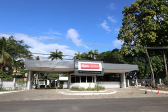 Prédio da Prefeitura de João Pessoa durante feriado prolongado com ponto facultativo decretado na véspera de Tiradentes