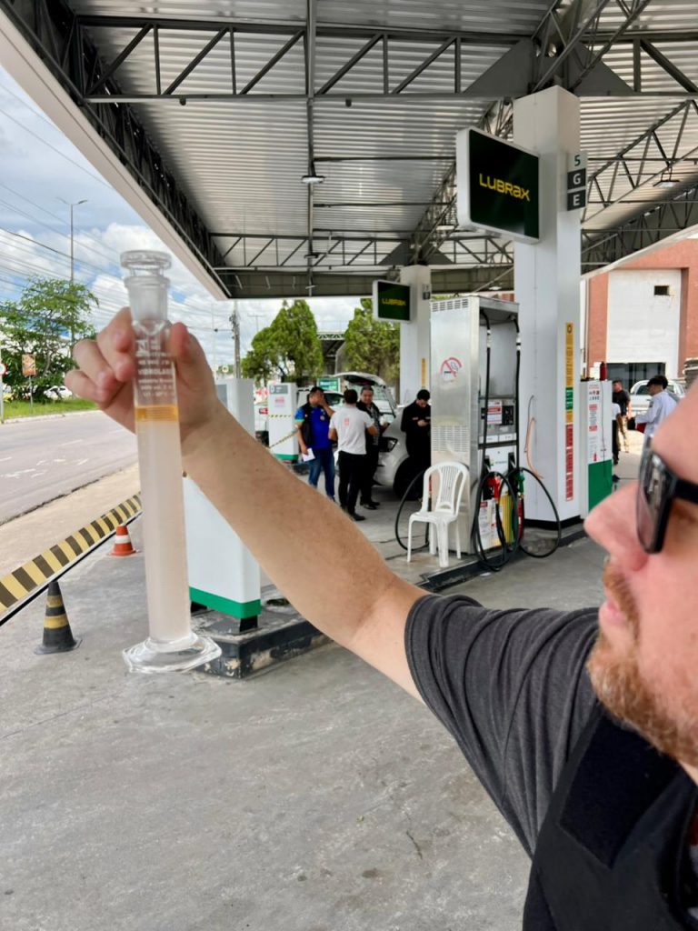 Fiscalização do Procon-JP em posto de combustível interditado por irregularidades em João Pessoa