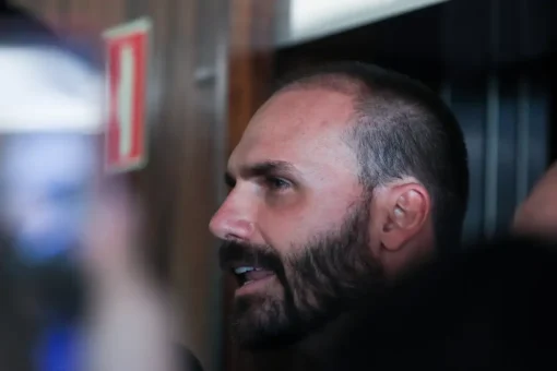 Eduardo Bolsonaro e Tabata Amaral em contexto de julgamento no STF por difamação