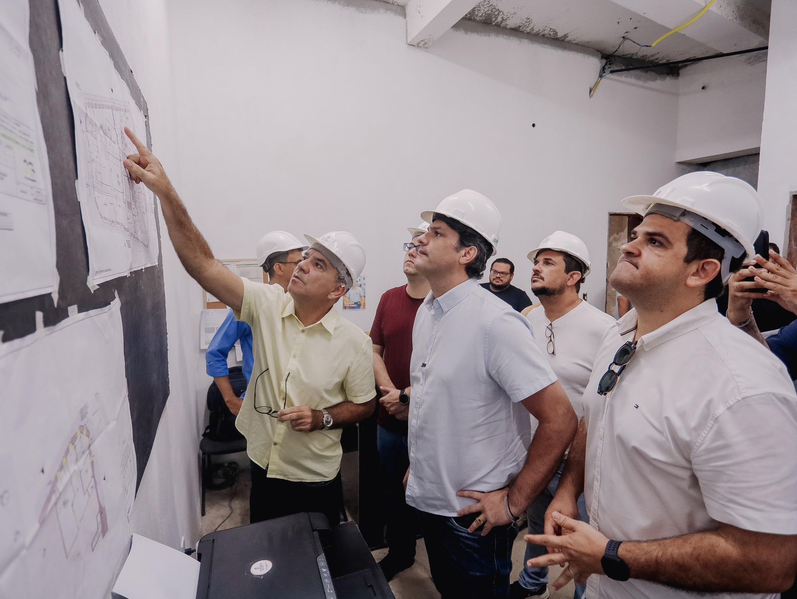 Prefeito inspeciona obra da nova sede da Guarda Municipal no Centro Histórico de João Pessoa.