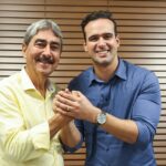 Prefeito Tom Maroja ao lado do governador Lucas Ribeiro durante anúncio de apoio à reeleição para 2026 na Paraíba