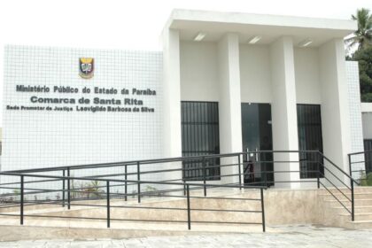 Fachada de prédio público em Santa Rita relacionada à ação do MPPB sobre servidores temporários.