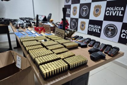 Polícia Civil da Paraíba durante operação contra comércio ilegal de armas que resultou na prisão de oito suspeitos