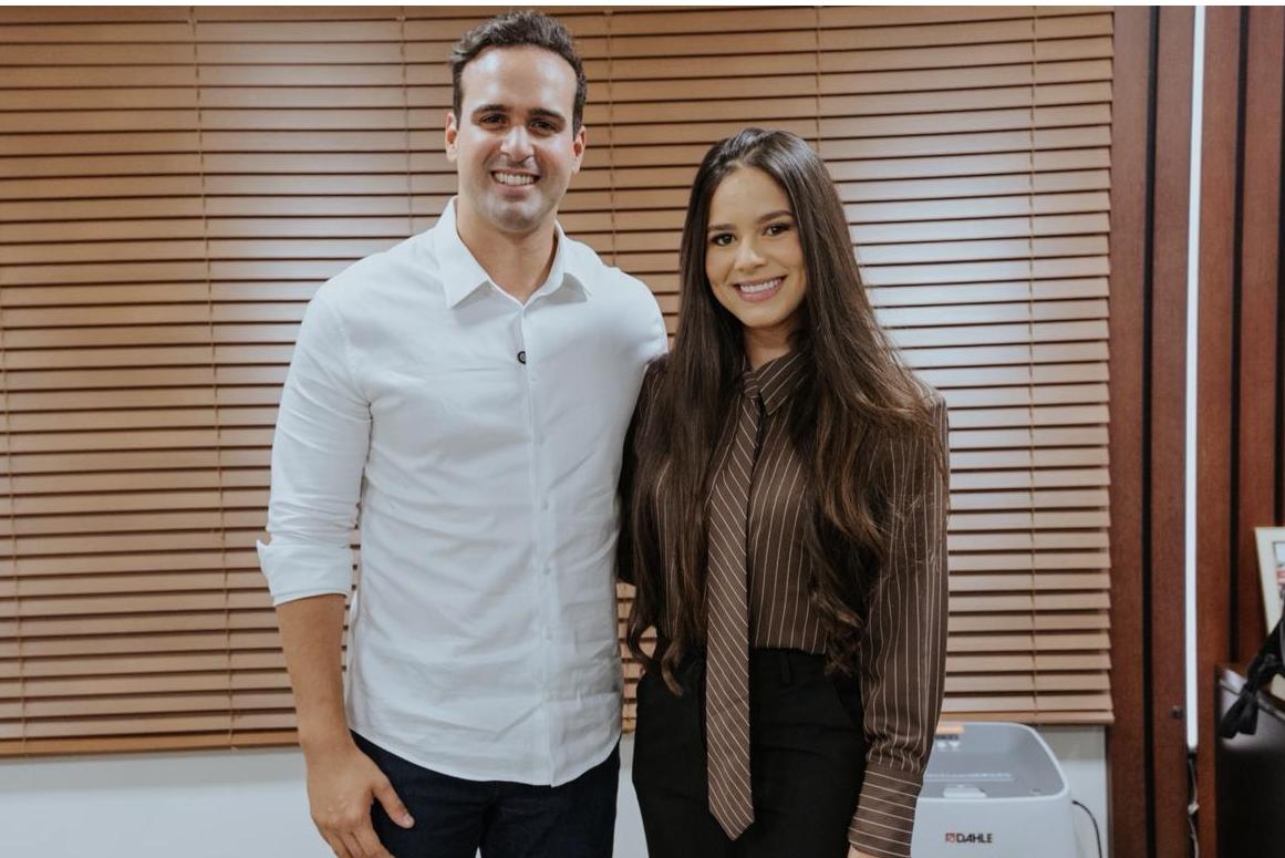 Marina Lacerda ao lado de Lucas Ribeiro durante anúncio de apoio político na Paraíba