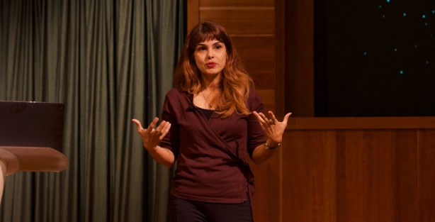 Pesquisadora paraibana Raissa Estrela, integrante do laboratório de propulsão a jato da NASA.