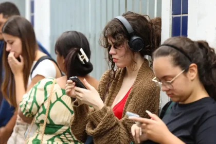 Estudante acessa Página do Participante para solicitar isenção da taxa do Enem 2026.