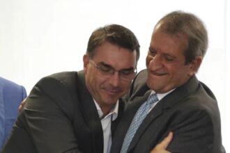 Valdemar Costa Neto classificou visita de Flávio Bolsonaro a Daniel Vorcaro como "coisa mais natural do mundo"