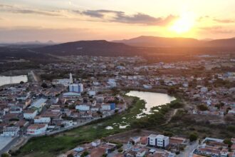 Vista urbana do município de Santa Luzia, no Sertão da Paraíba, destacando desenvolvimento urbano e qualidade de vida.