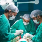 Equipe médica do Hospital Edson Ramalho realiza cirurgia oncológica por videolaparoscopia em João Pessoa.