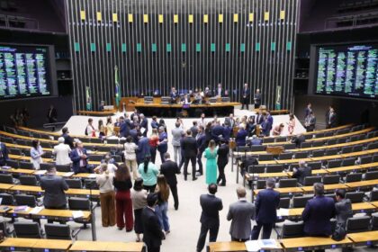 Sessão do Congresso Nacional com debate entre parlamentares sobre pedido de CPMI do Banco Master.