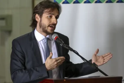 Publicação de Pedro Cunha Lima criticando decisão de Alexandre de Moraes sobre a Lei da Dosimetria
