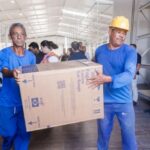 Entrega de móveis e eletrodomésticos para famílias afetadas pelas chuvas em João Pessoa.