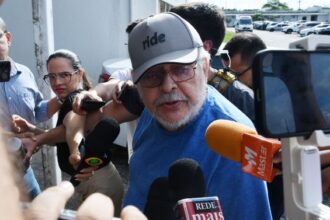 Médico Fernando Cunha Lima durante julgamento relacionado a condenação por estupro de vulnerável na Paraíba.