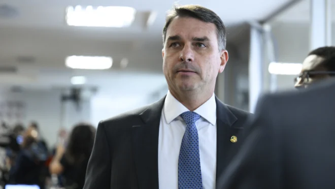 Flávio Bolsonaro durante agenda política nos Estados Unidos em possível reunião com Donald Trump.