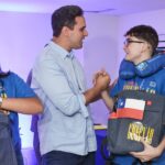 Governador Lucas Ribeiro participa de solenidade de pré-embarque de estudantes do programa Conexão Mundo em João Pessoa.