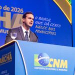 Lucas Ribeiro discursa durante abertura da Marcha dos Prefeitos em Brasília