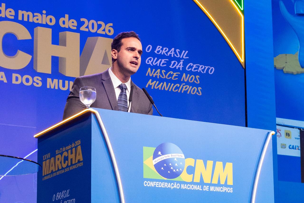 Lucas Ribeiro discursa durante abertura da Marcha dos Prefeitos em Brasília