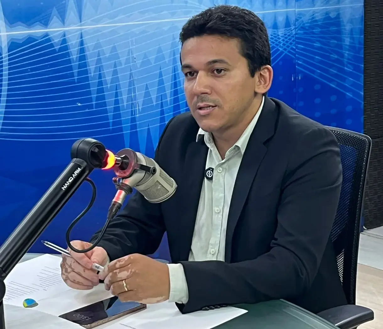 Prefeito Jackson Alvino anuncia cancelamento do São João de Santa Rita após enchentes na cidade.