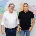 João Azevêdo e Hermes Filho durante encontro político