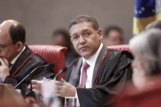 Ministro Nunes Marques durante sessão do STF em Brasília