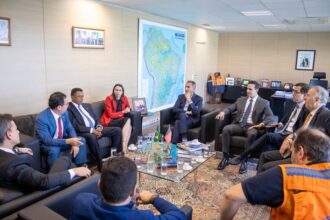 Governador Lucas Ribeiro durante agenda com ministros em Brasília
