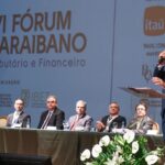 Governador Lucas Ribeiro participa de fórum em Cabedelo e assina acordo para ampliar educação fiscal nas escolas públicas da Paraíba.