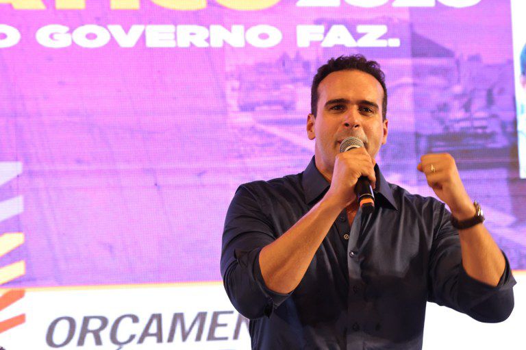 Governador Lucas Ribeiro durante plenária do Orçamento Democrático Estadual em Sousa