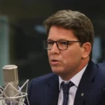 Deputado Mário Frias durante agenda pública em meio à investigação sobre emendas parlamentares e filme Dark Horse.