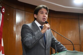 Vereador Milanez Neto durante discurso na Câmara Municipal de João Pessoa