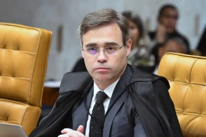 Ministro André Mendonça durante sessão do Supremo Tribunal Federal