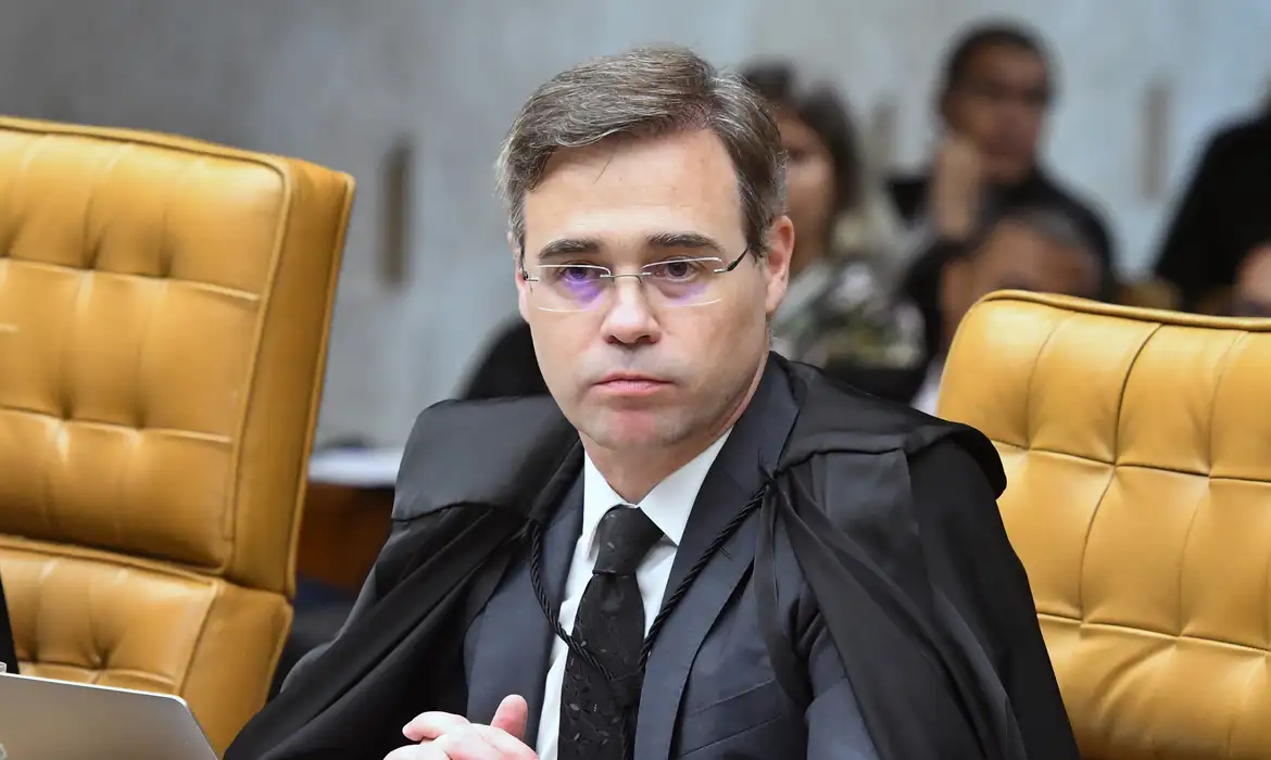 Ministro André Mendonça durante sessão do Supremo Tribunal Federal