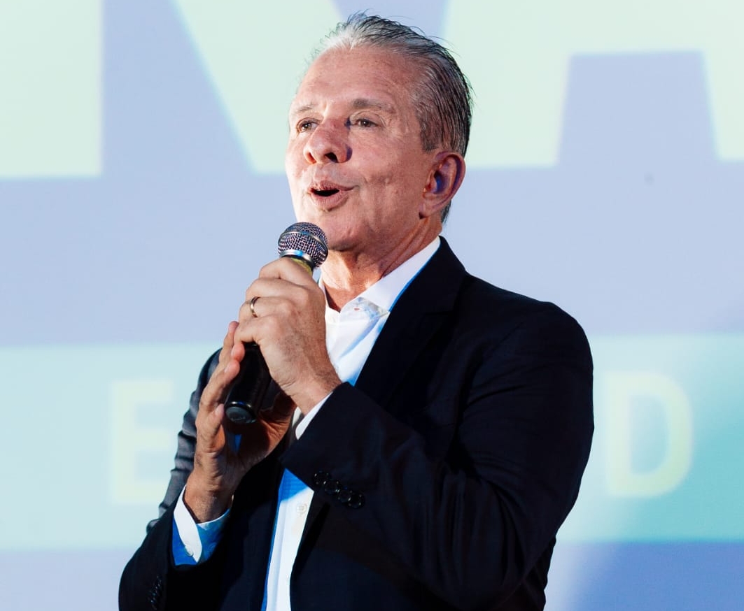 Nabor Wanderley durante entrevista sobre desenvolvimento regional, Senado e projeto GeraMais PB.