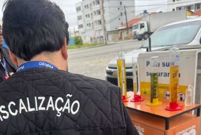 Fiscalização do Procon-PB em posto de combustíveis na Paraíba