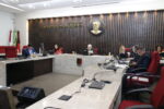 Sessão da 1ª Câmara do Tribunal de Contas da Paraíba durante julgamento de processos administrativos.