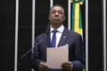 Deputado federal Damião Feliciano durante entrevista sobre a formação da chapa governista para as eleições na Paraíba.