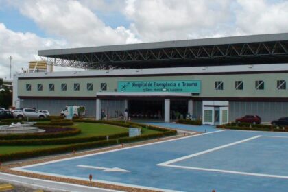Fachada do Hospital Estadual de Emergência e Trauma Senador Humberto Lucena, em João Pessoa.