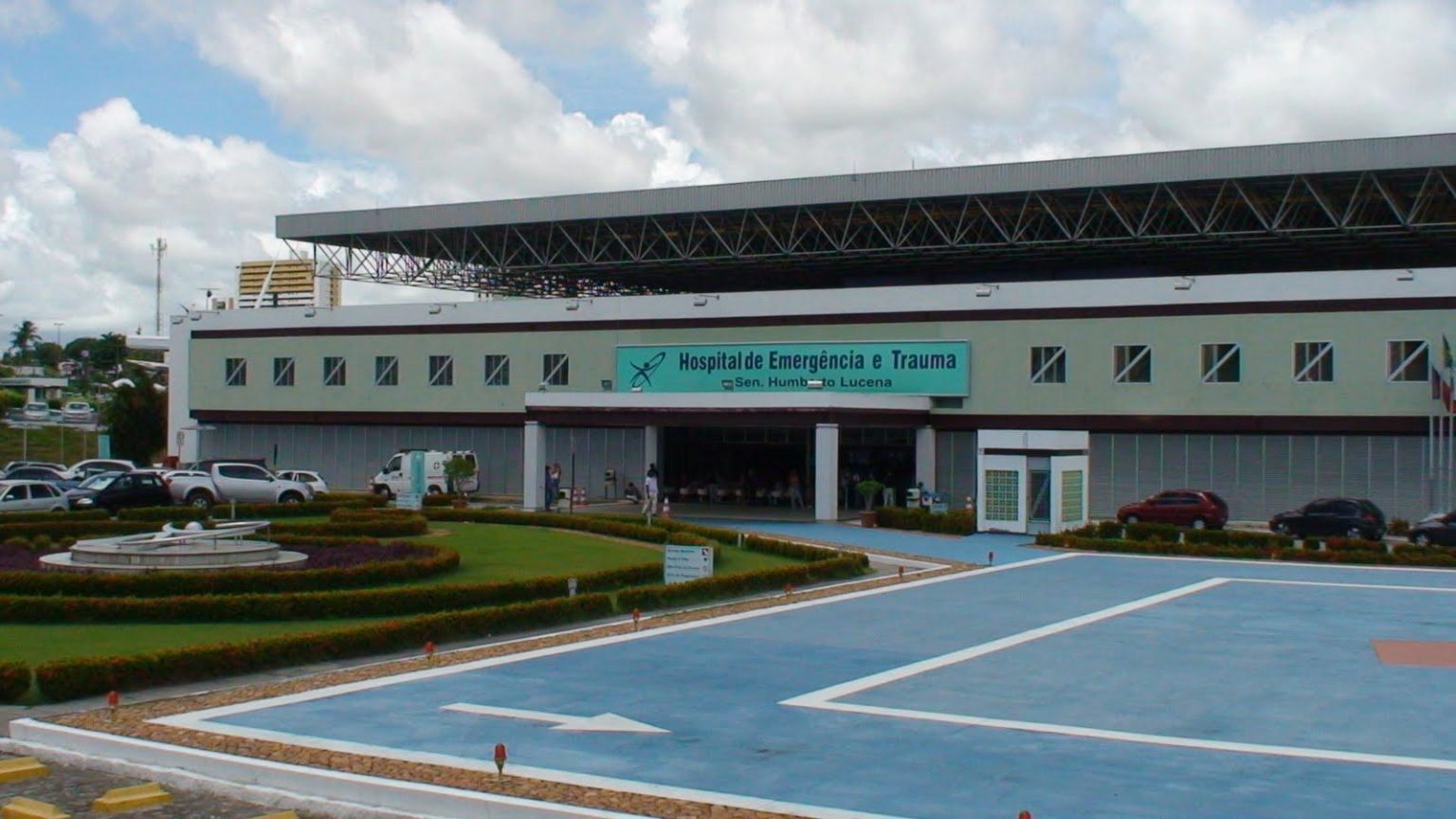 Fachada do Hospital Estadual de Emergência e Trauma Senador Humberto Lucena, em João Pessoa.