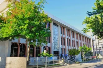 Reunião da Comissão de Orçamento da Assembleia Legislativa da Paraíba durante análise da LDO 2027.