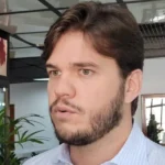 Bruno Cunha Lima comenta apoio do Governo da Paraíba ao São João de Campina Grande durante entrevista.