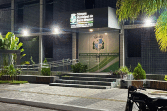 Fachada da Câmara Municipal de Serra Branca, alvo de ação do Ministério Público que questiona eleição antecipada da Mesa Diretora.