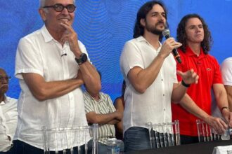 Veneziano Vital do Rêgo participa de articulação política com aliados em Brasília para discutir cenário da disputa ao Senado na Paraíba.