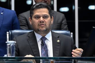 Davi Alcolumbre discursa no Plenário do Senado Federal durante sessão legislativa.