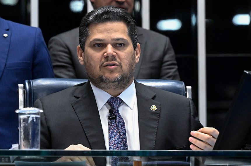 Davi Alcolumbre discursa no Plenário do Senado Federal durante sessão legislativa.
