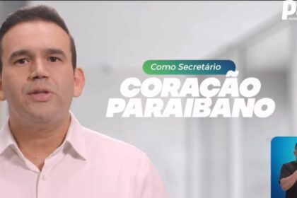 Jhony Bezerra aparece em propaganda partidária do PSD destacando programas do Governo da Paraíba.