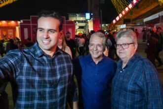 Nabor Wanderley participa da abertura do São João de Campina Grande ao lado de lideranças políticas da Paraíba.