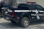 Viatura policial durante ocorrência investigada pela Delegacia da Mulher em João Pessoa.