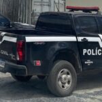 Viatura policial durante ocorrência investigada pela Delegacia da Mulher em João Pessoa.