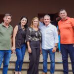 Prefeita Delúsia Barros ao lado de Nabor Wanderley durante anúncio de apoio político em Queimadas.