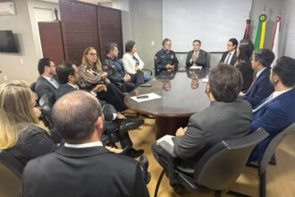 Assinatura de memorando entre MPPB, Polícia Civil e OAB-PB para regulamentar procedimentos em investigações envolvendo escritórios de advocacia.